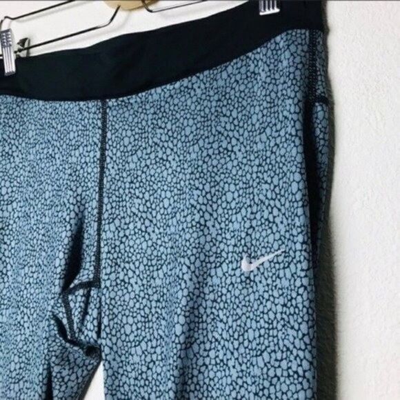 Nike Dri Fit blue and black cropped capri leggings Large BoxA - Picture 2 of 5